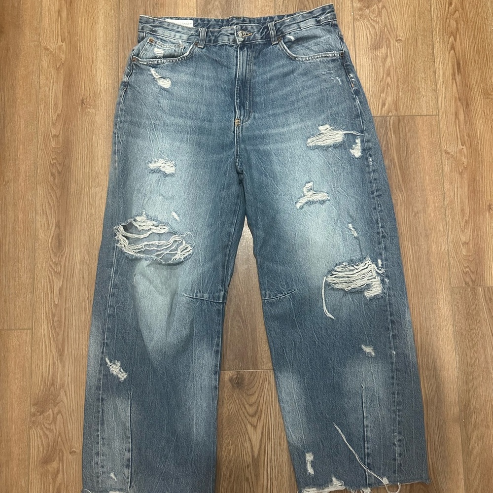 Zara Distressed Barrel Jean